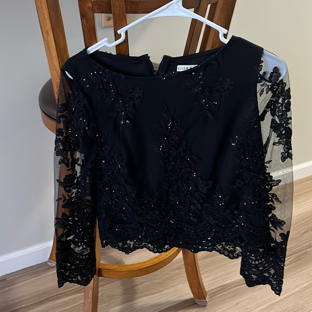 Alice and Olivia Size 4 black dress shirt